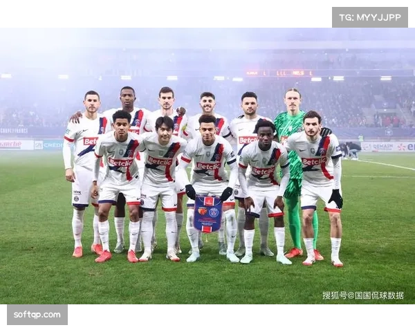 场边:摩纳哥小将首次法甲出场,父亲在看台激动落泪